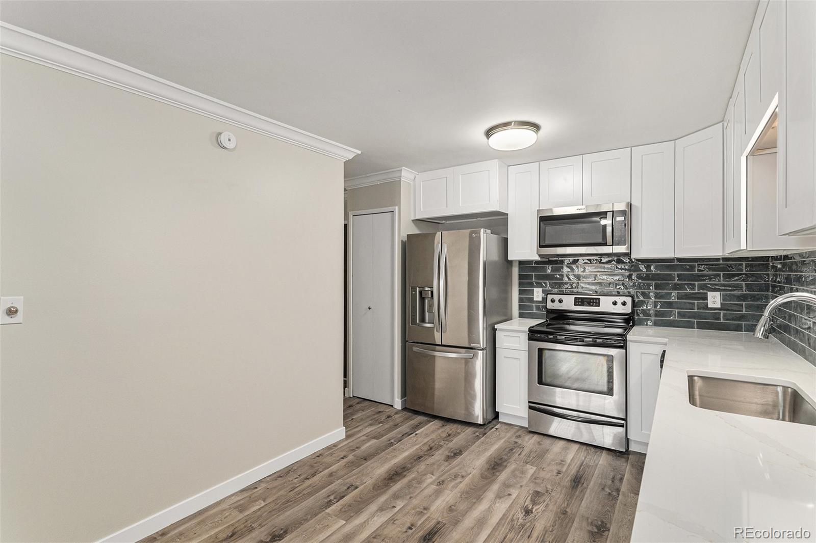 3460 S Poplar Street 404