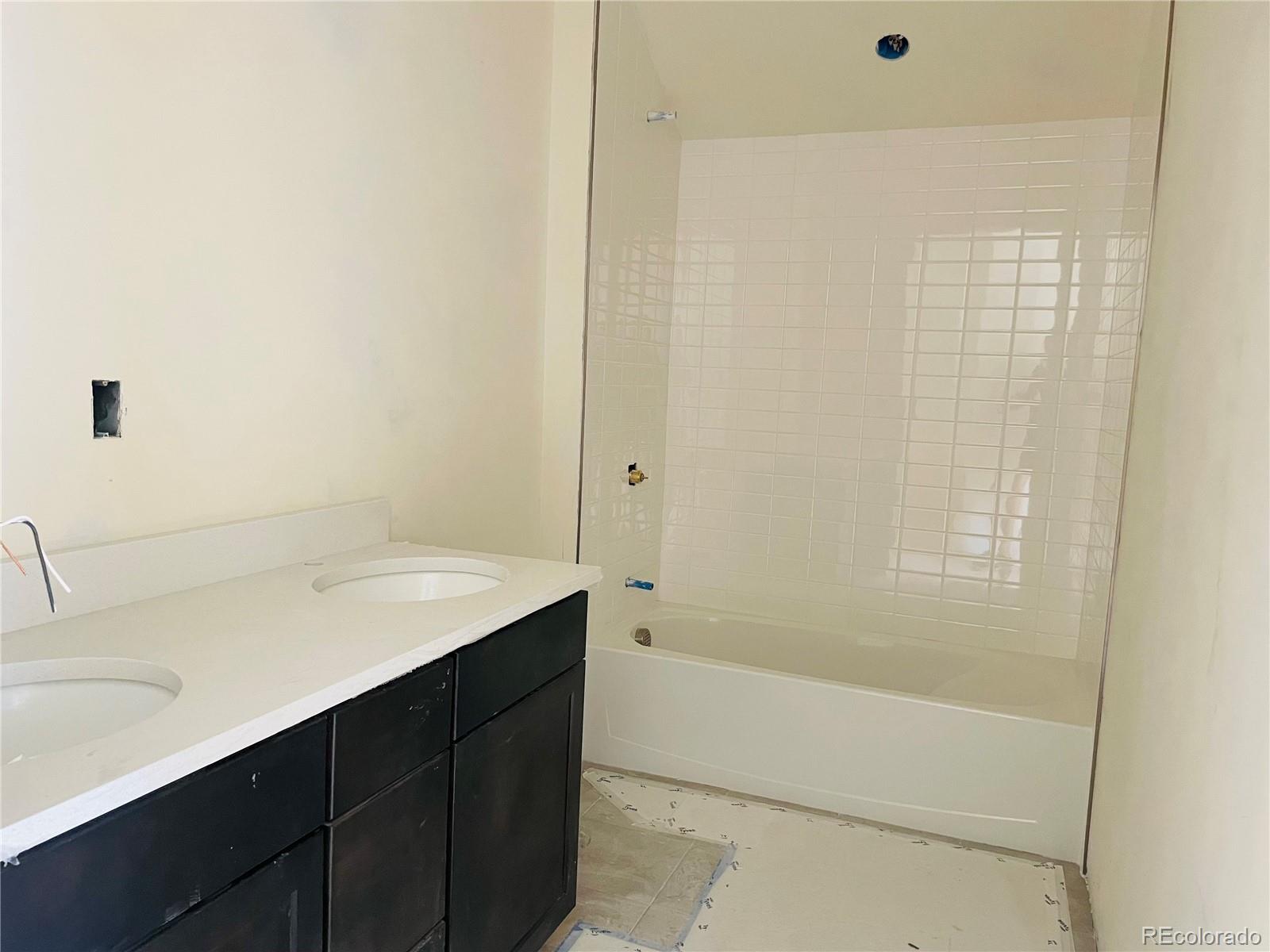 Photo 8 of 25 of 1301 Adams Avenue 106 townhome