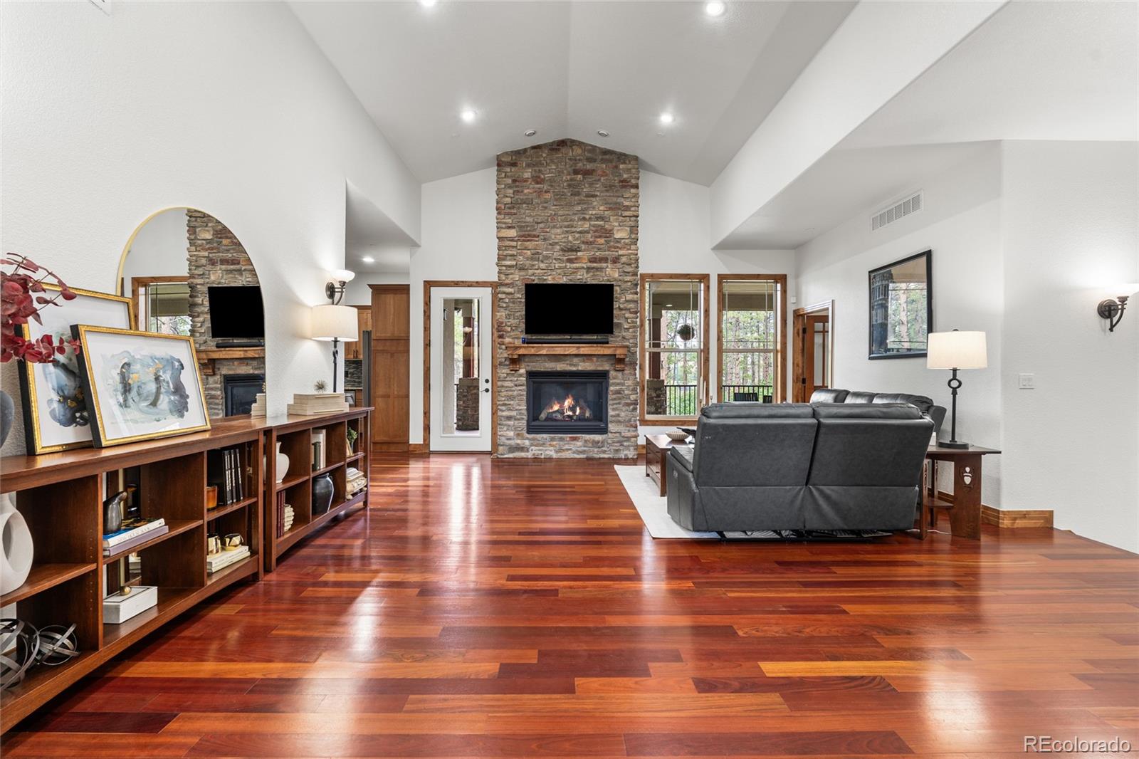 1587 Avenida Del Sol