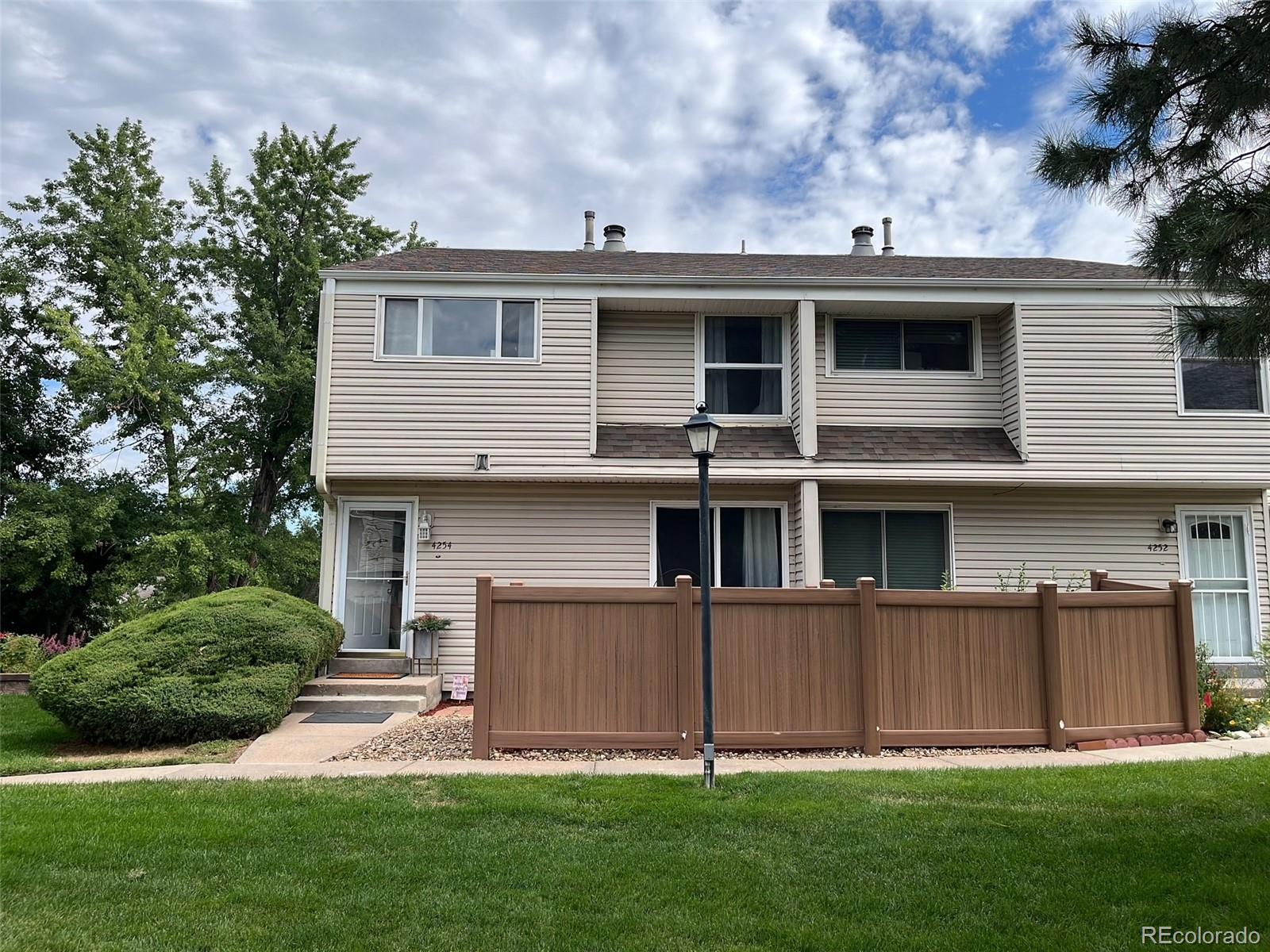 4254 E Maplewood Way