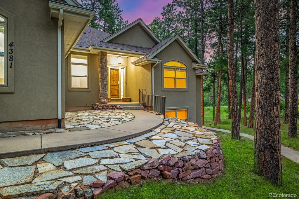 Photo of 4381 Cheyenne Drive, Larkspur, CO 80118 (MLS # 6832960)