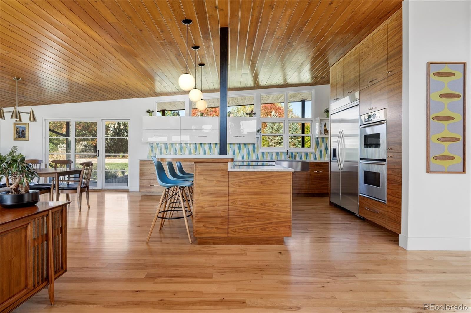 5055 Lakeshore Drive