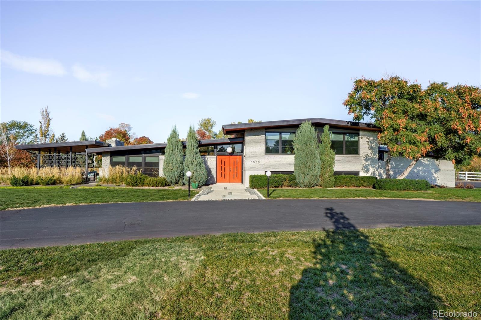 5055 Lakeshore Drive