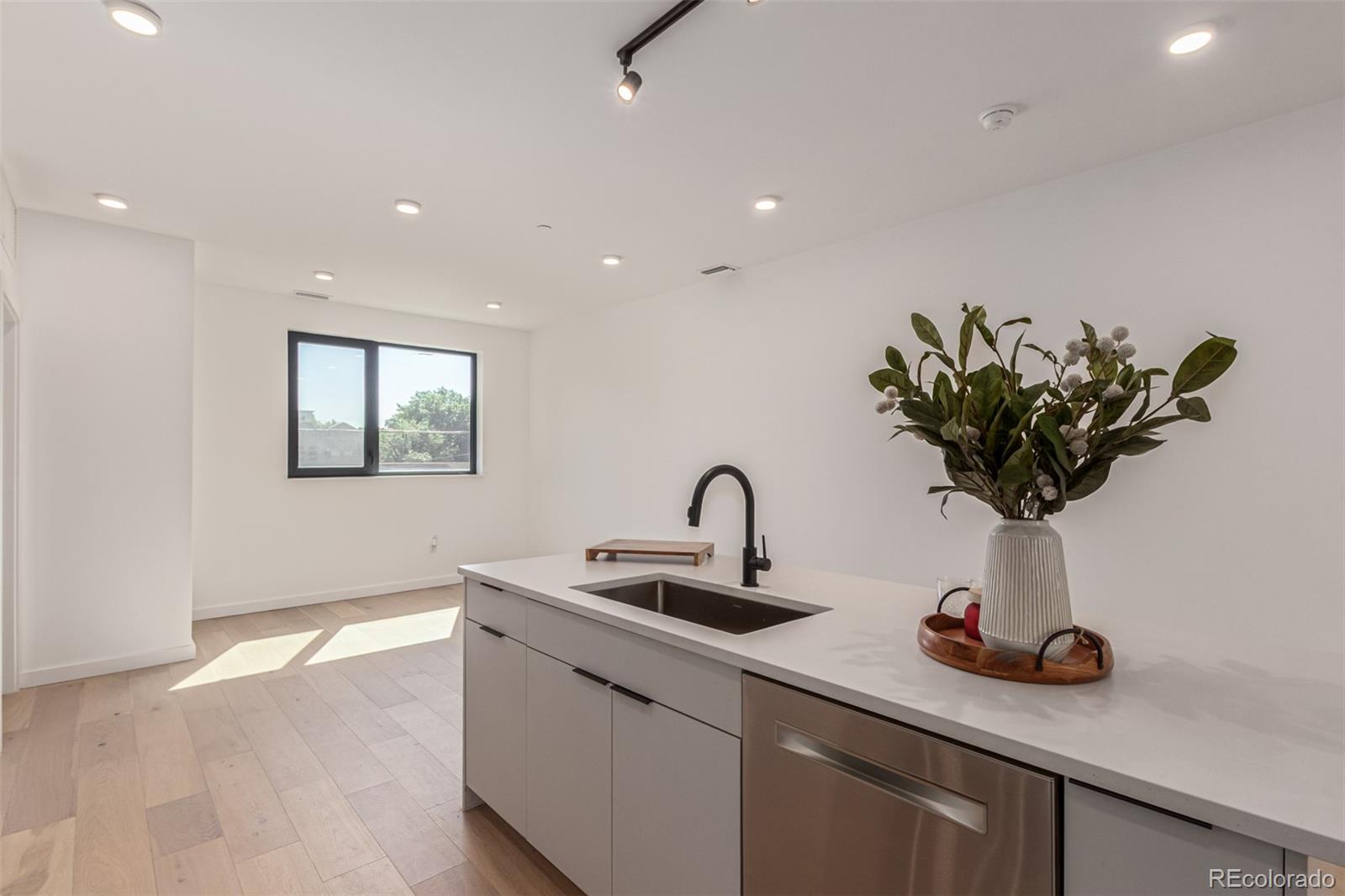 1601 Park Avenue 214