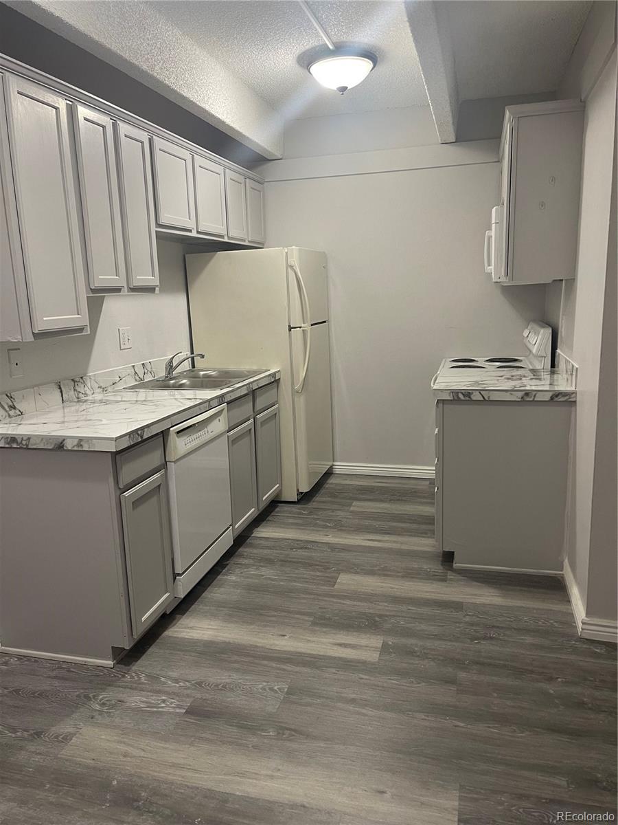 800 W Belleview Avenue 303