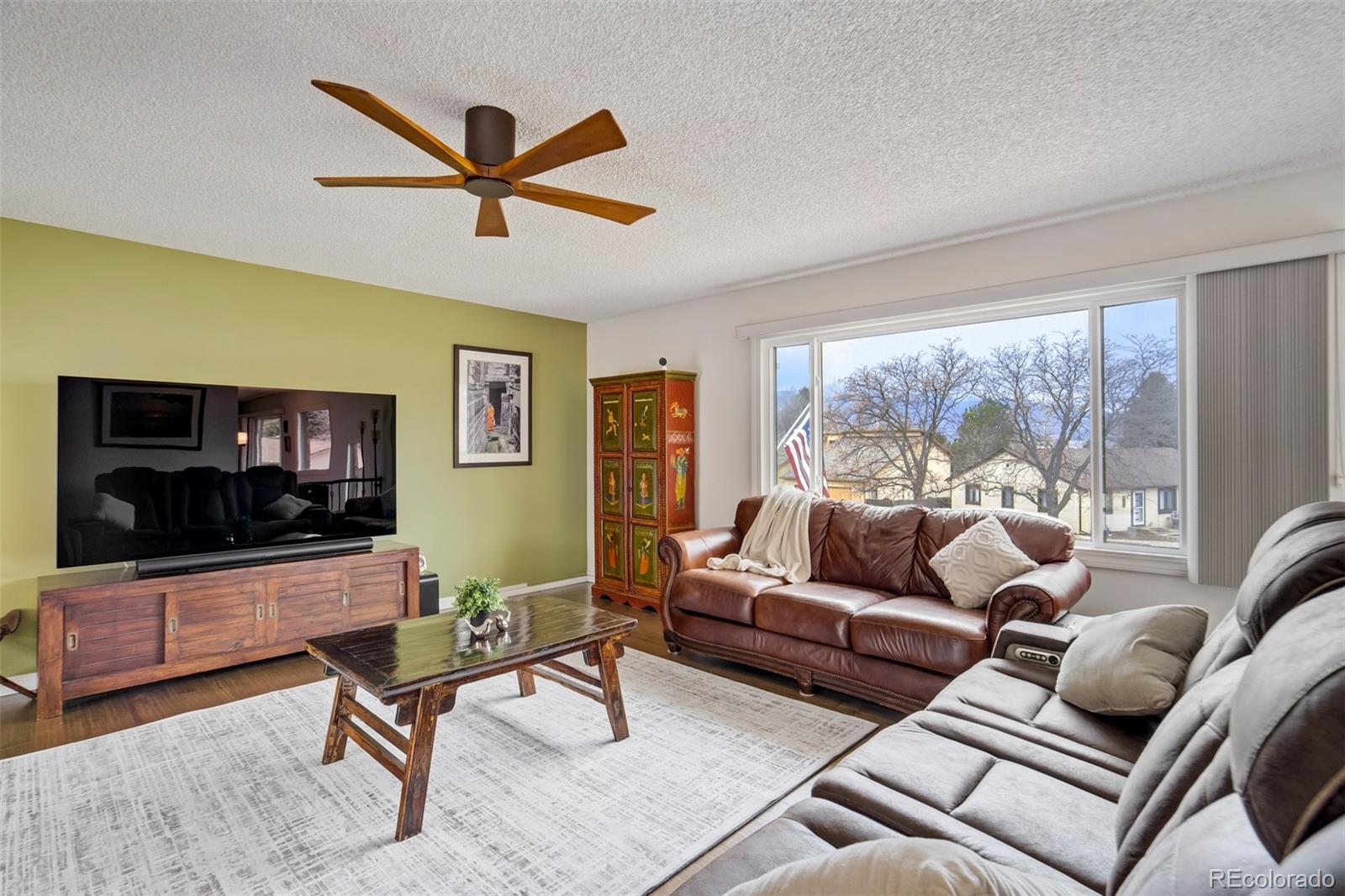 2832 Country Club Circle