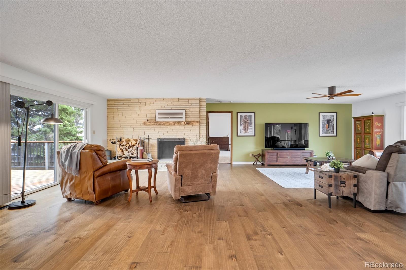 2832 Country Club Circle