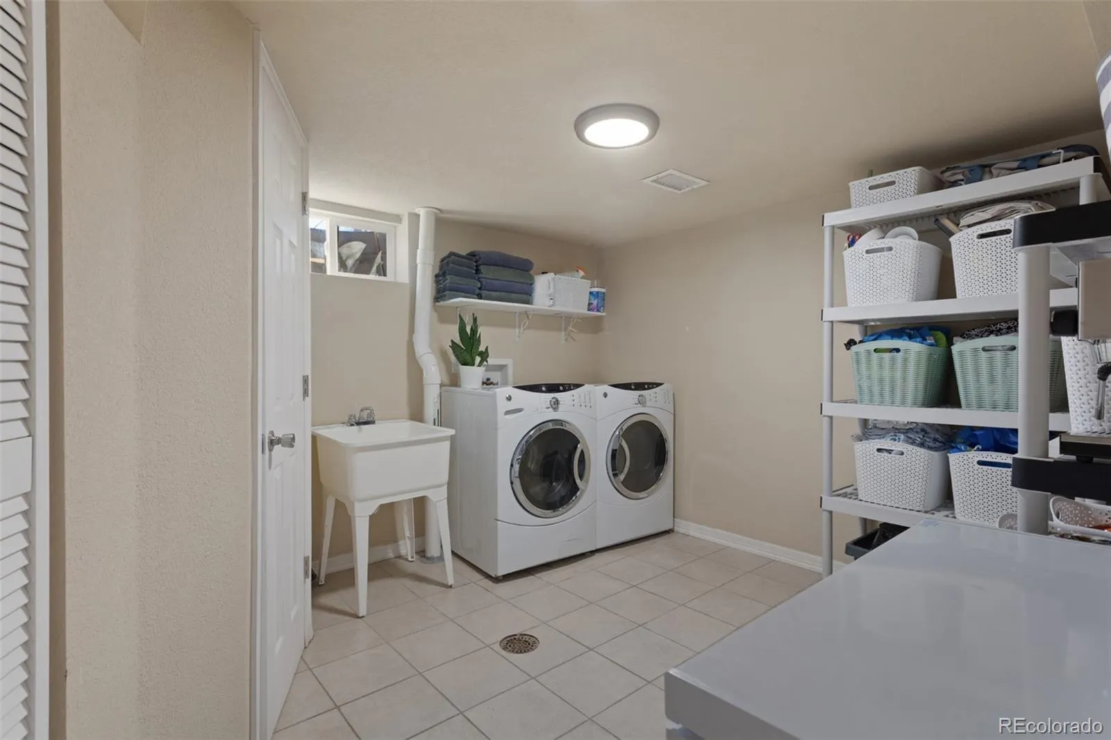 Denver, Colorado 80207, United States, 3 Bedrooms Bedrooms, ,2 BathroomsBathrooms,Residential,Active,111743