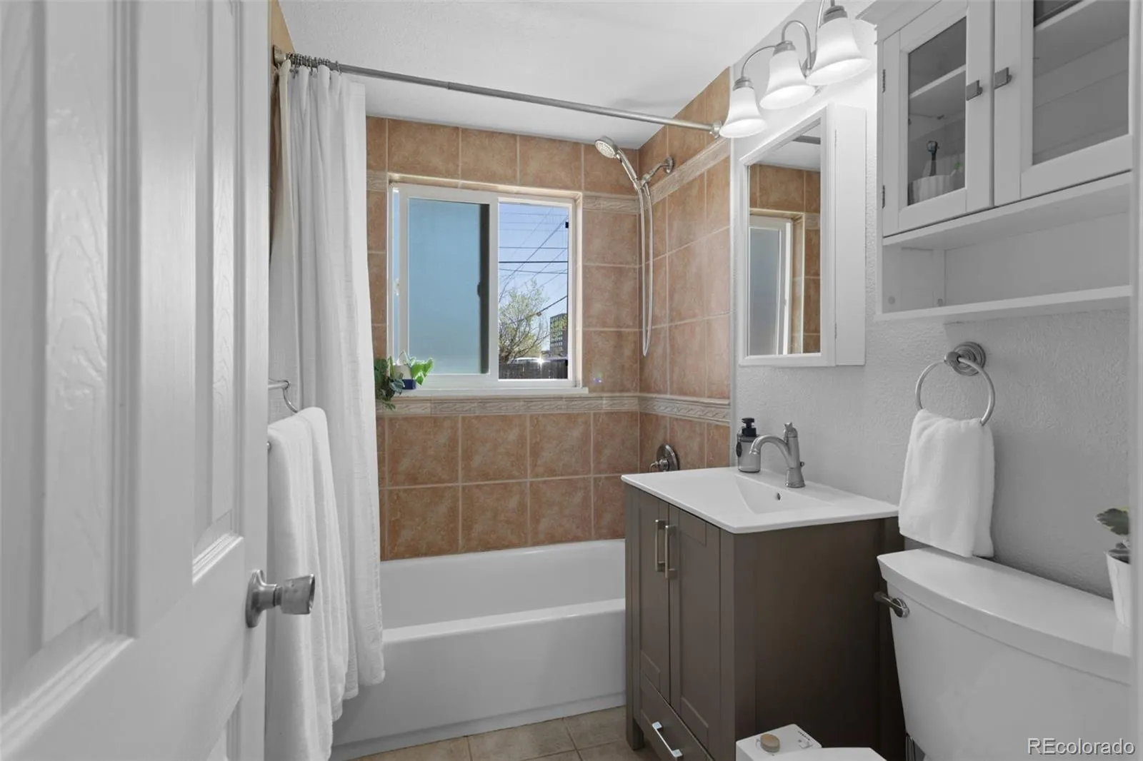 Denver, Colorado 80207, United States, 3 Bedrooms Bedrooms, ,2 BathroomsBathrooms,Residential,Active,111743