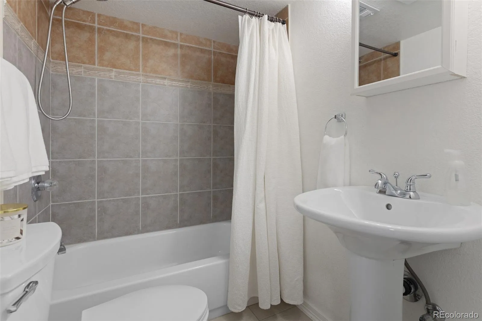 Denver, Colorado 80207, United States, 3 Bedrooms Bedrooms, ,2 BathroomsBathrooms,Residential,Active,111743