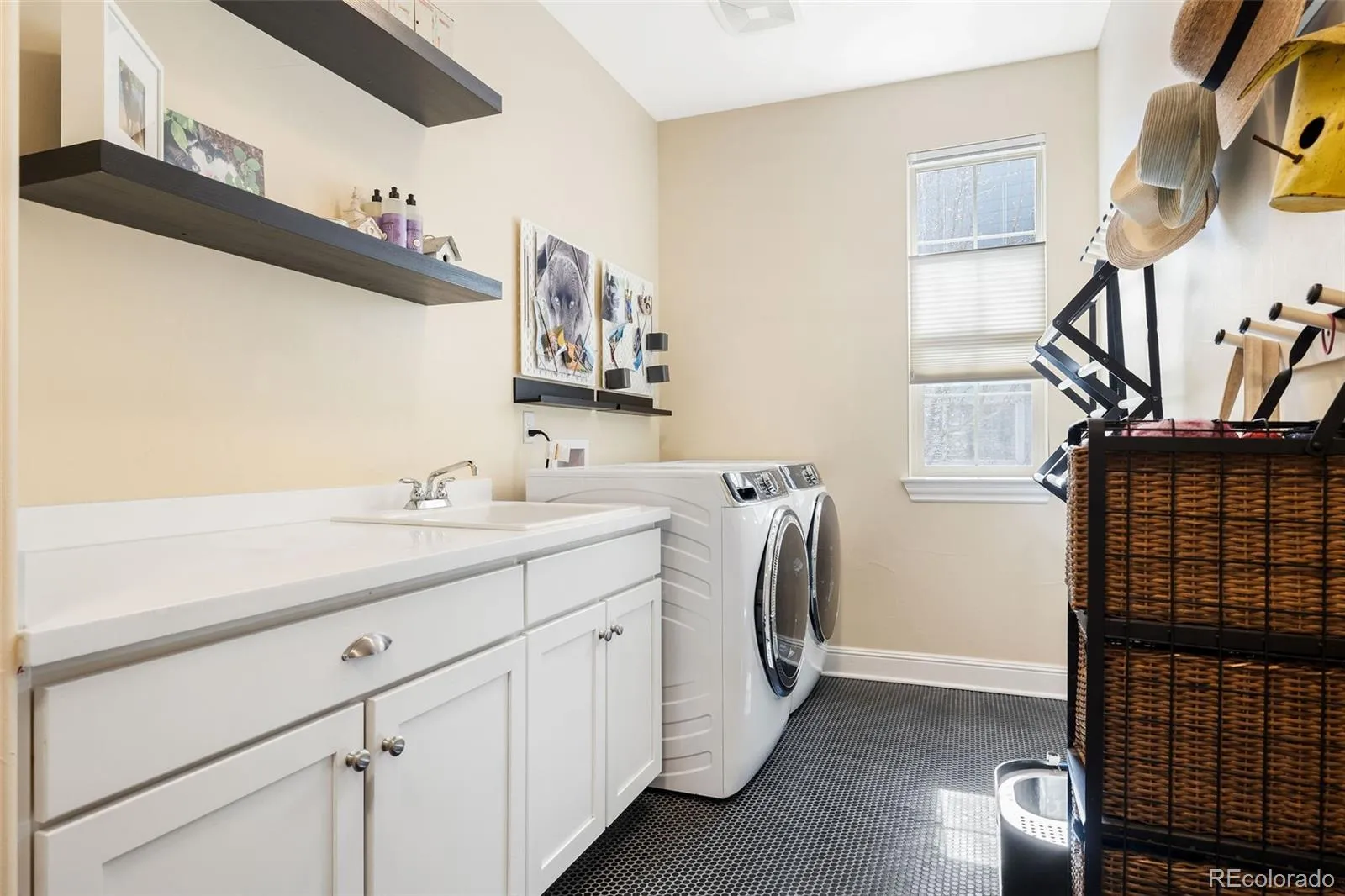 Broomfield, Colorado 80023, United States, 3 Bedrooms Bedrooms, ,3 BathroomsBathrooms,Residential,Pending,79490