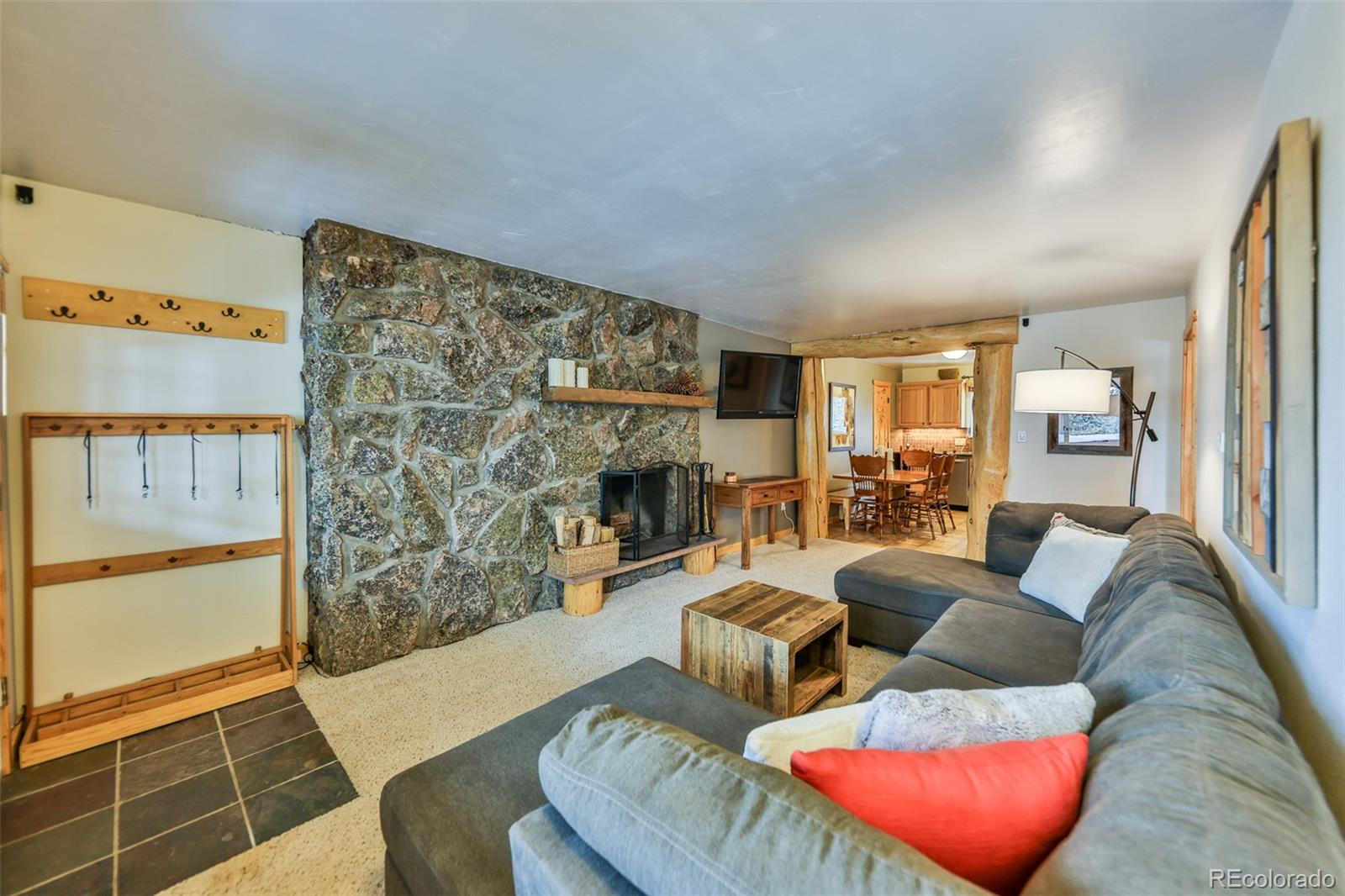 466 Hi Country Drive 17-18