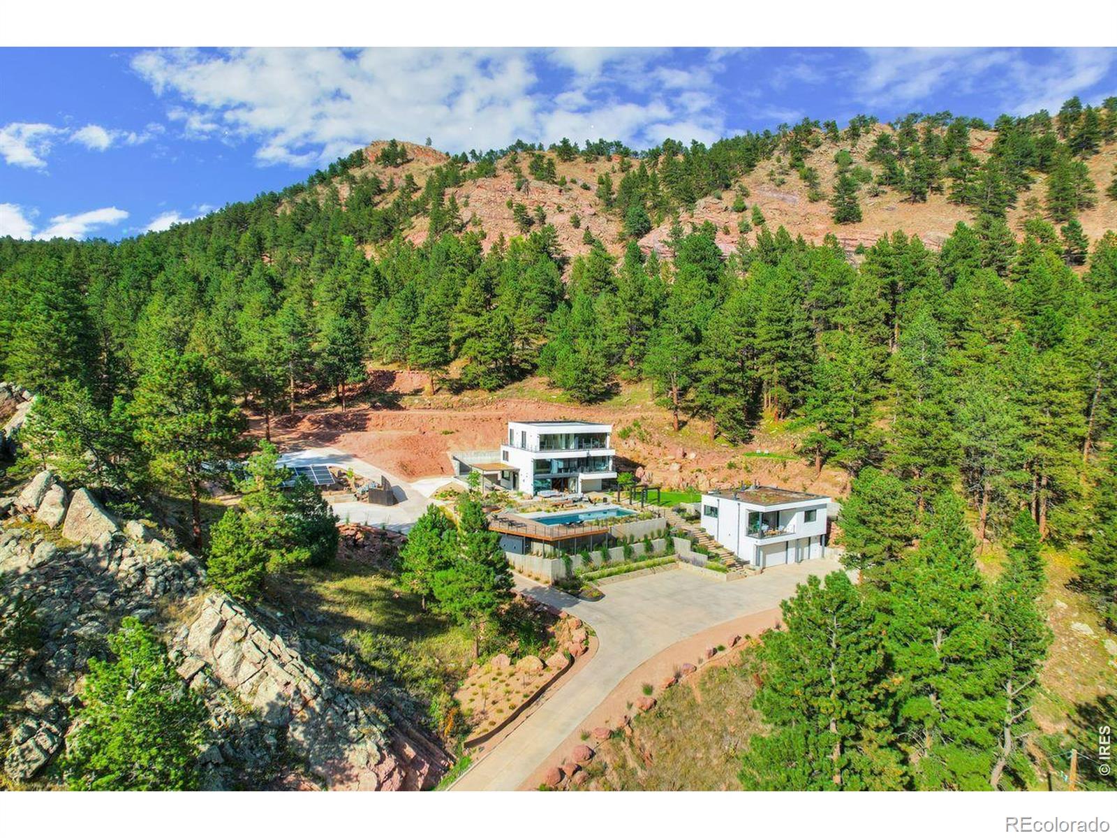 228 Lion Point