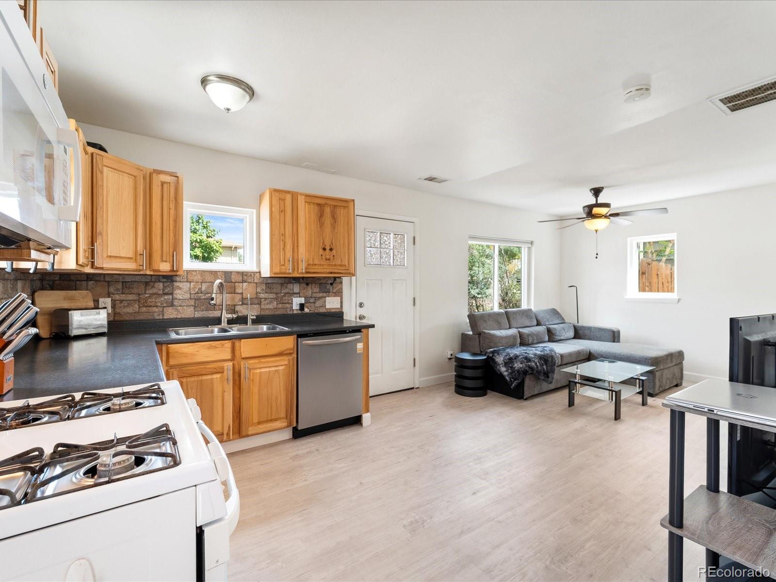 3090 W Hawthorne Place