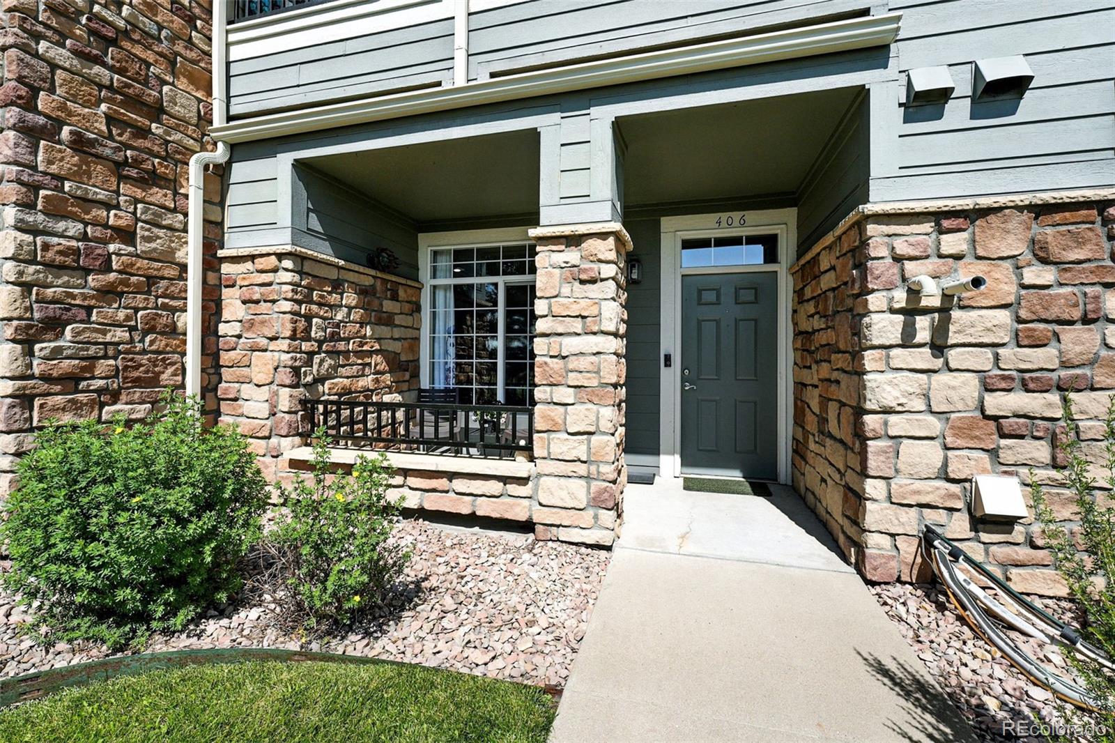 474 Black Feather Loop 406