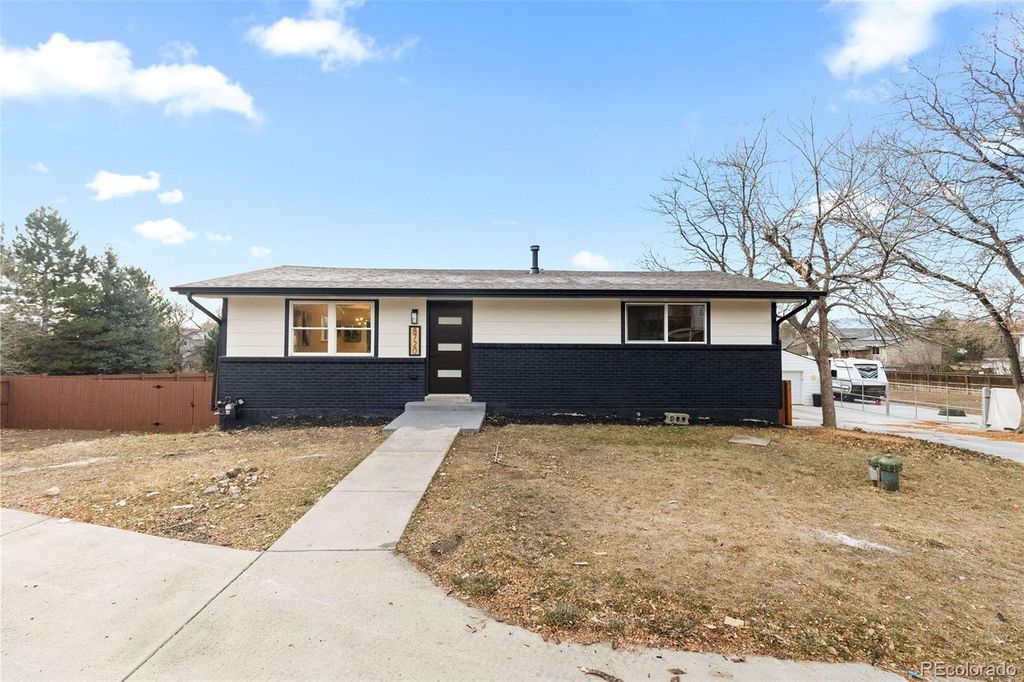 Photo of 8720 W Alaska Place, Lakewood, CO 80226 (MLS # 1831238)