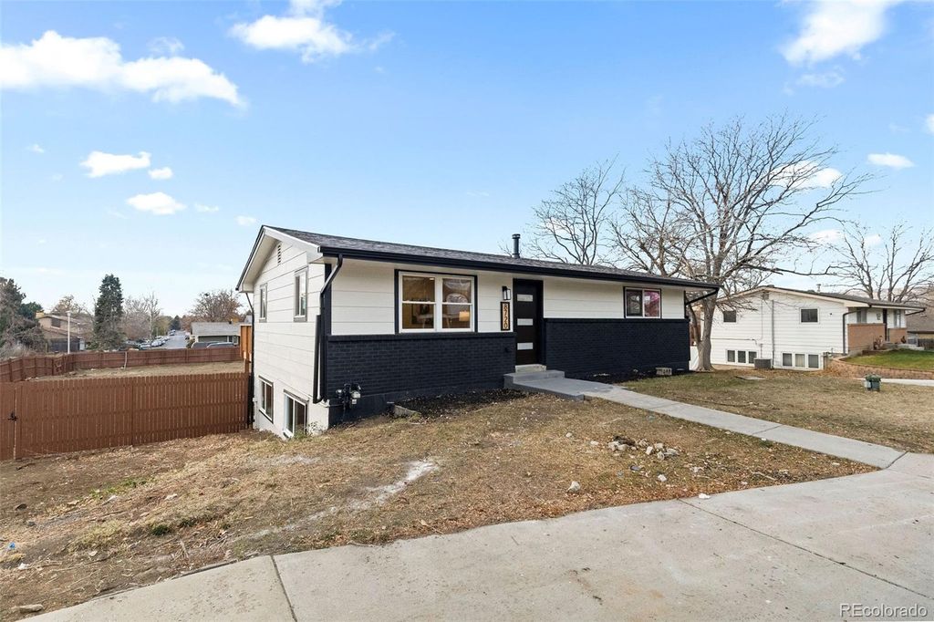 Photo of 8720 W Alaska Place, Lakewood, CO 80226 (MLS # 1831238)