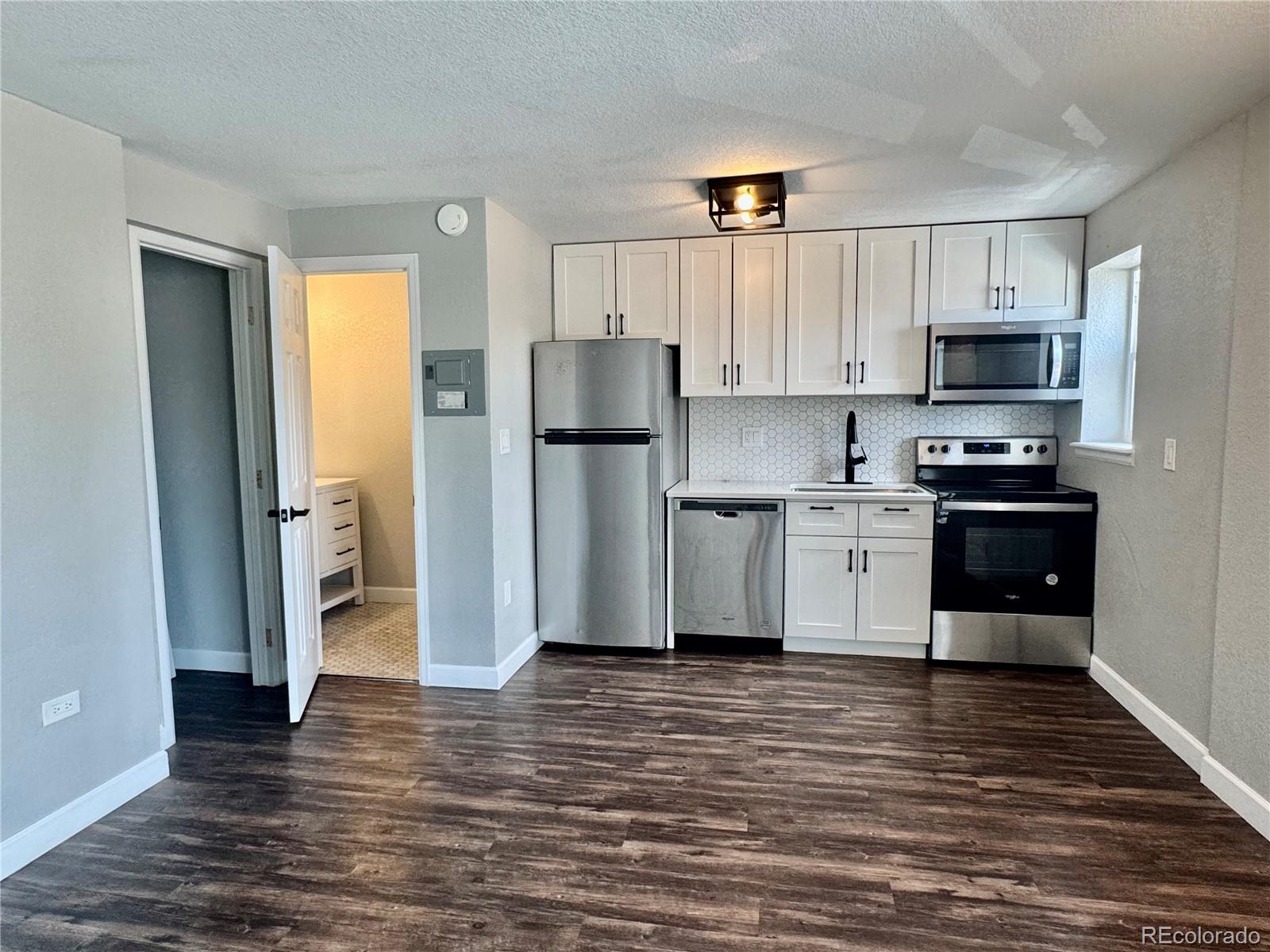 1285 Colorado Boulevard 3