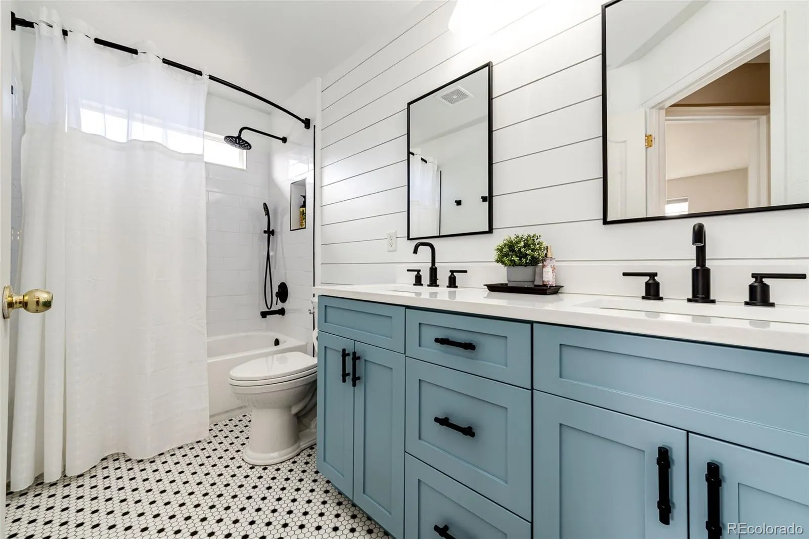 Castle Rock, Colorado 80104, United States, 4 Bedrooms Bedrooms, ,3 BathroomsBathrooms,Residential,Active,115488