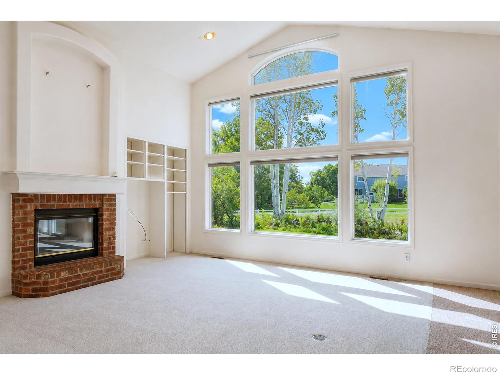 925 Deerhurst Circle