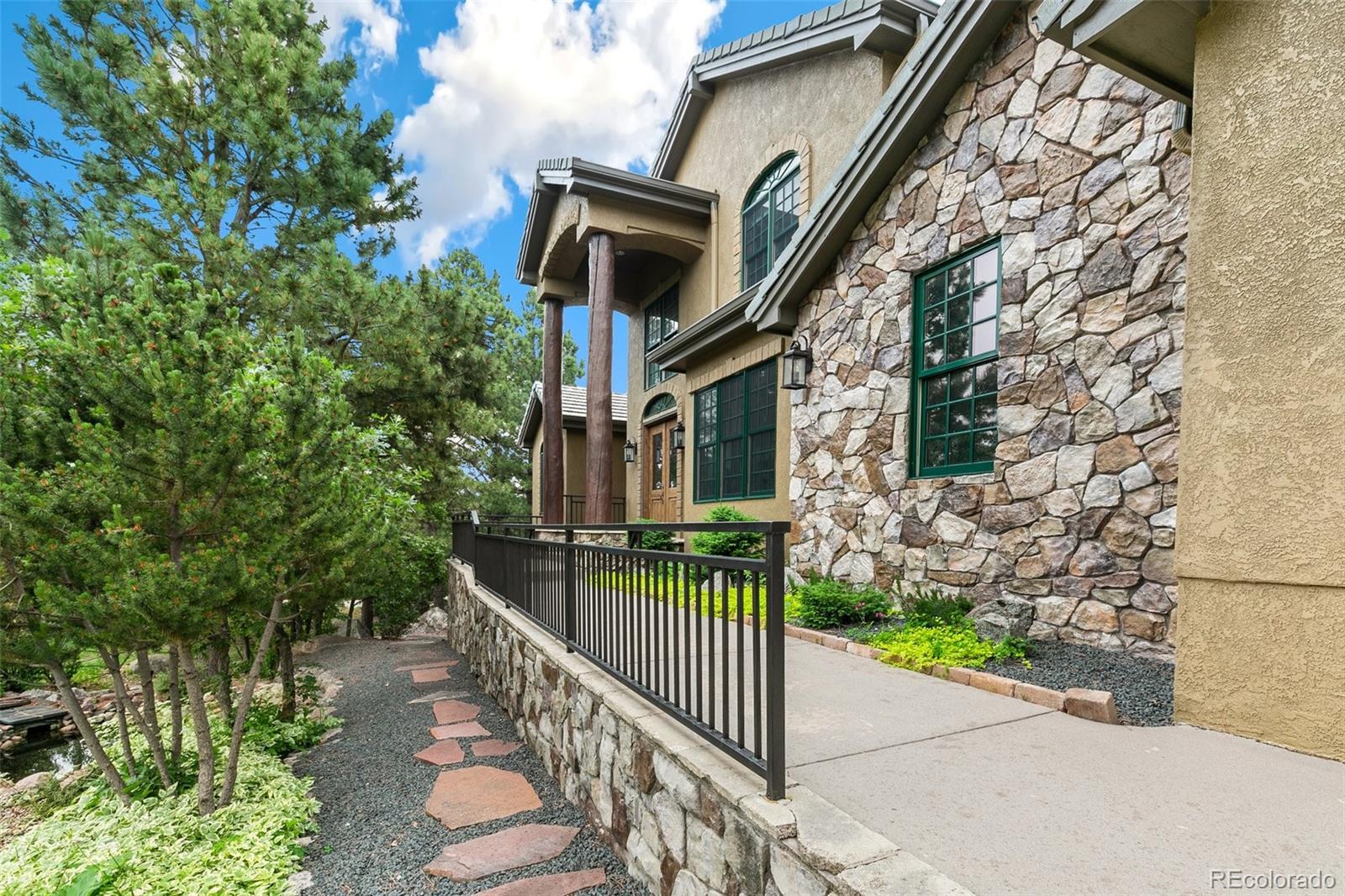 571 Silver Oak Grove
