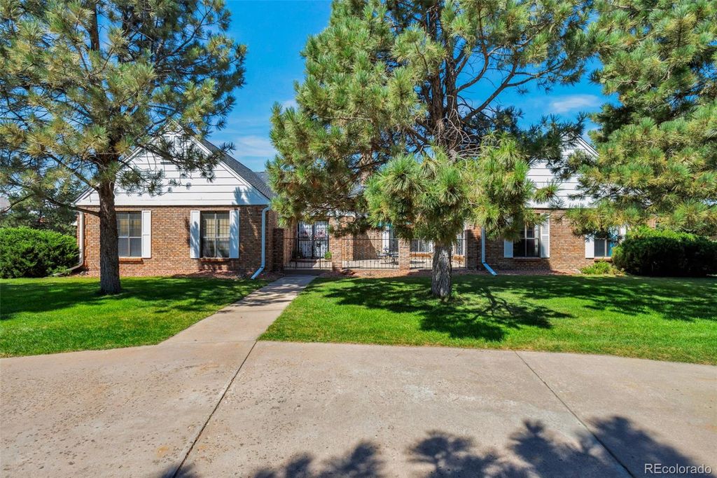 Photo of 6699 S Helena Street, Centennial, CO 80016 (MLS # 5934016)
