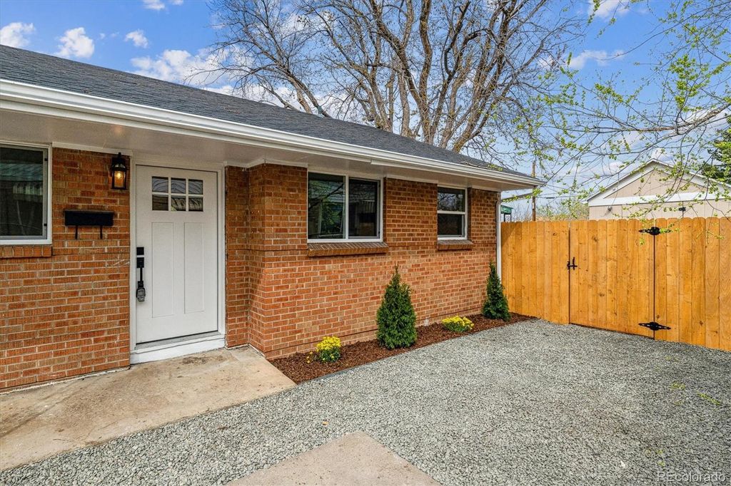 Photo of 3550 Fairfax Street, Denver, CO 80207 (MLS # 5981007)