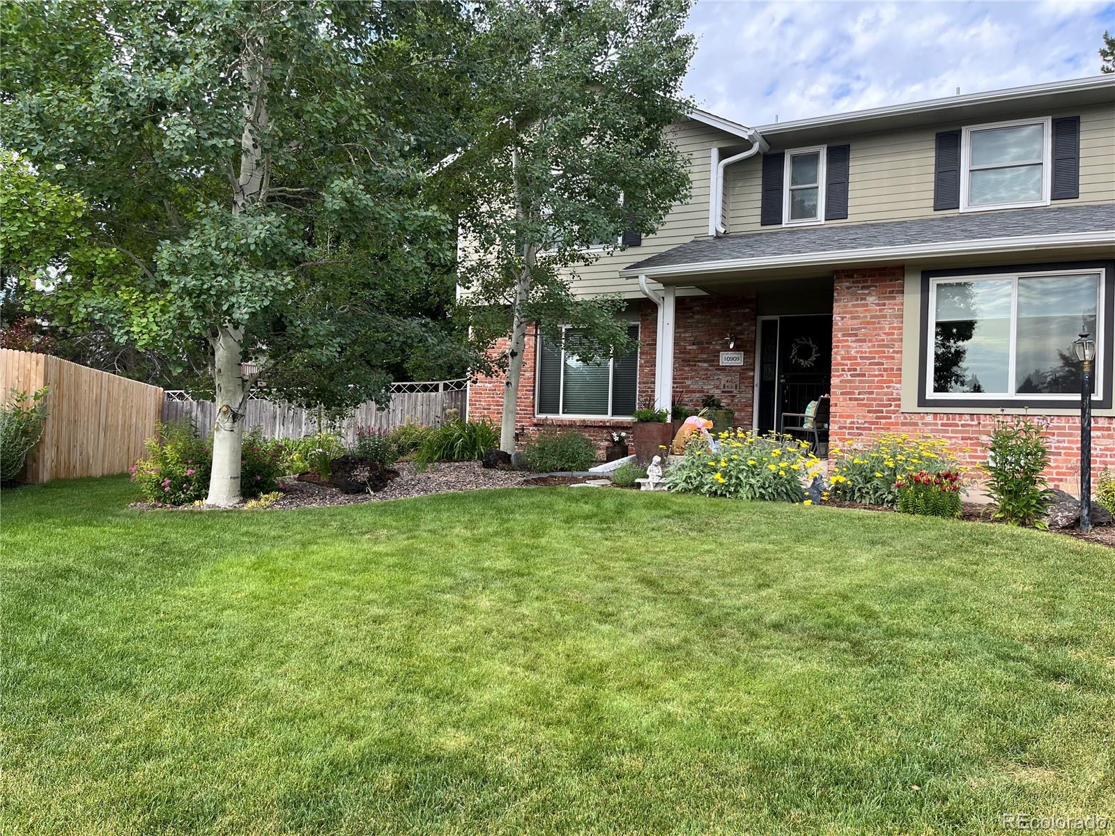 10909 E Maplewood Drive