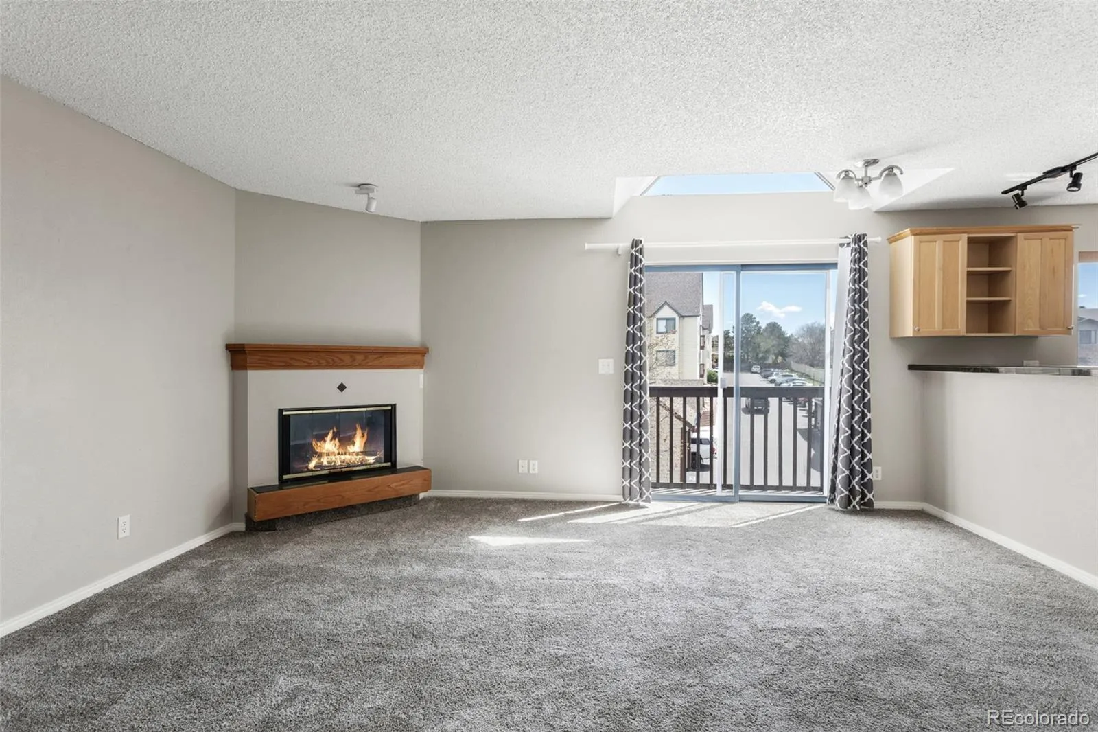 Greenwood Village, Colorado 80111, United States, 2 Bedrooms Bedrooms, ,2 BathroomsBathrooms,Residential,Pending,121581