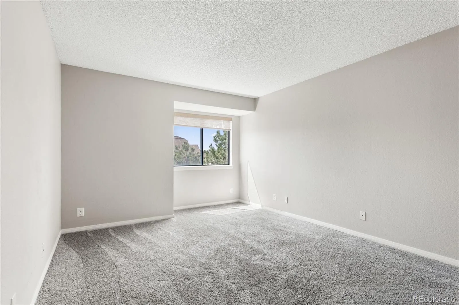 Greenwood Village, Colorado 80111, United States, 2 Bedrooms Bedrooms, ,2 BathroomsBathrooms,Residential,Pending,121581