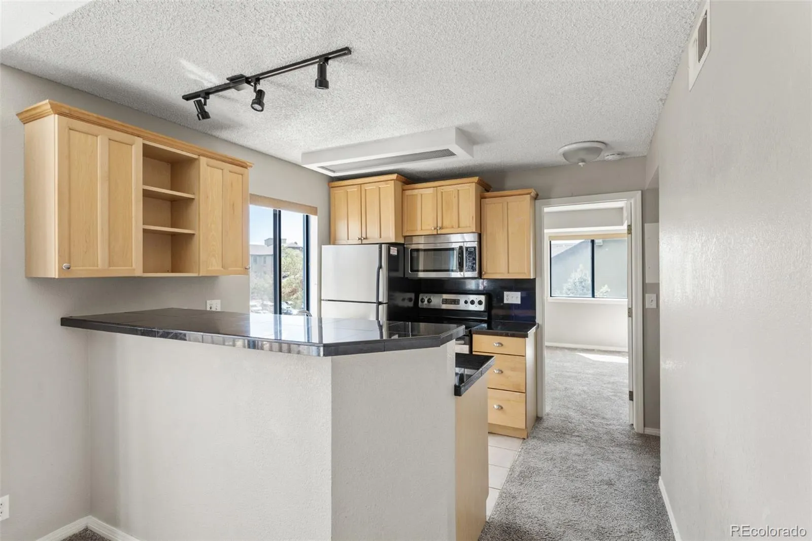 Greenwood Village, Colorado 80111, United States, 2 Bedrooms Bedrooms, ,2 BathroomsBathrooms,Residential,Pending,121581