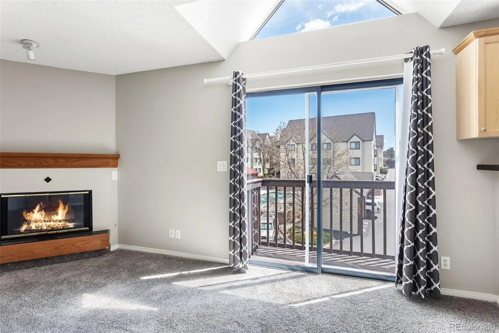 Greenwood Village, Colorado 80111, United States, 2 Bedrooms Bedrooms, ,2 BathroomsBathrooms,Residential,Pending,121581