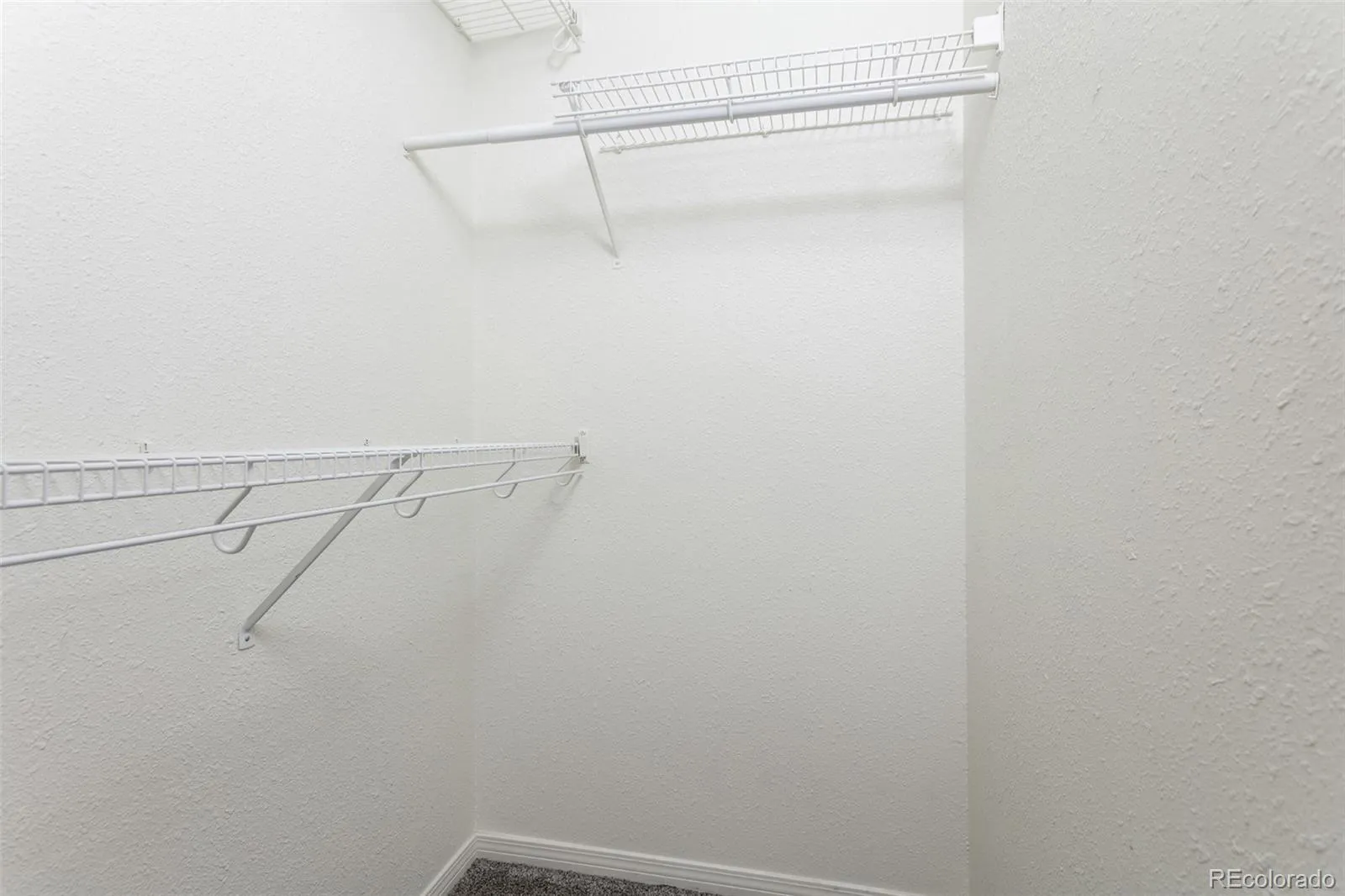 Greenwood Village, Colorado 80111, United States, 2 Bedrooms Bedrooms, ,2 BathroomsBathrooms,Residential,Pending,121581