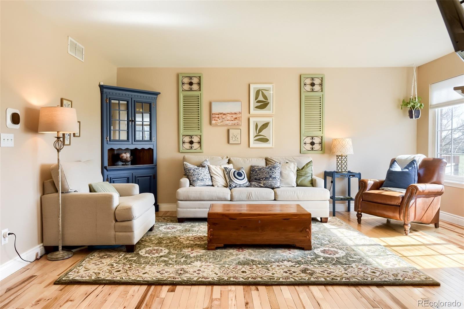 Townhouse faces green spaces and park with amazing views