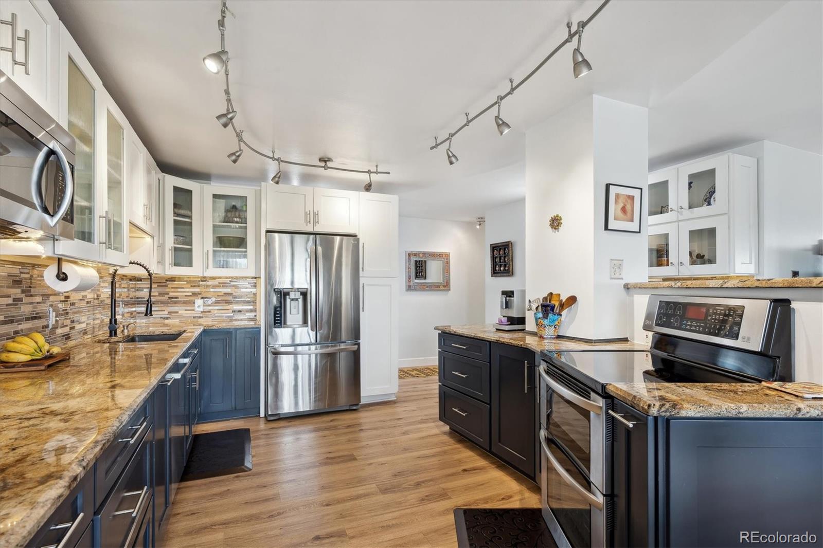 1223 Race Street 605