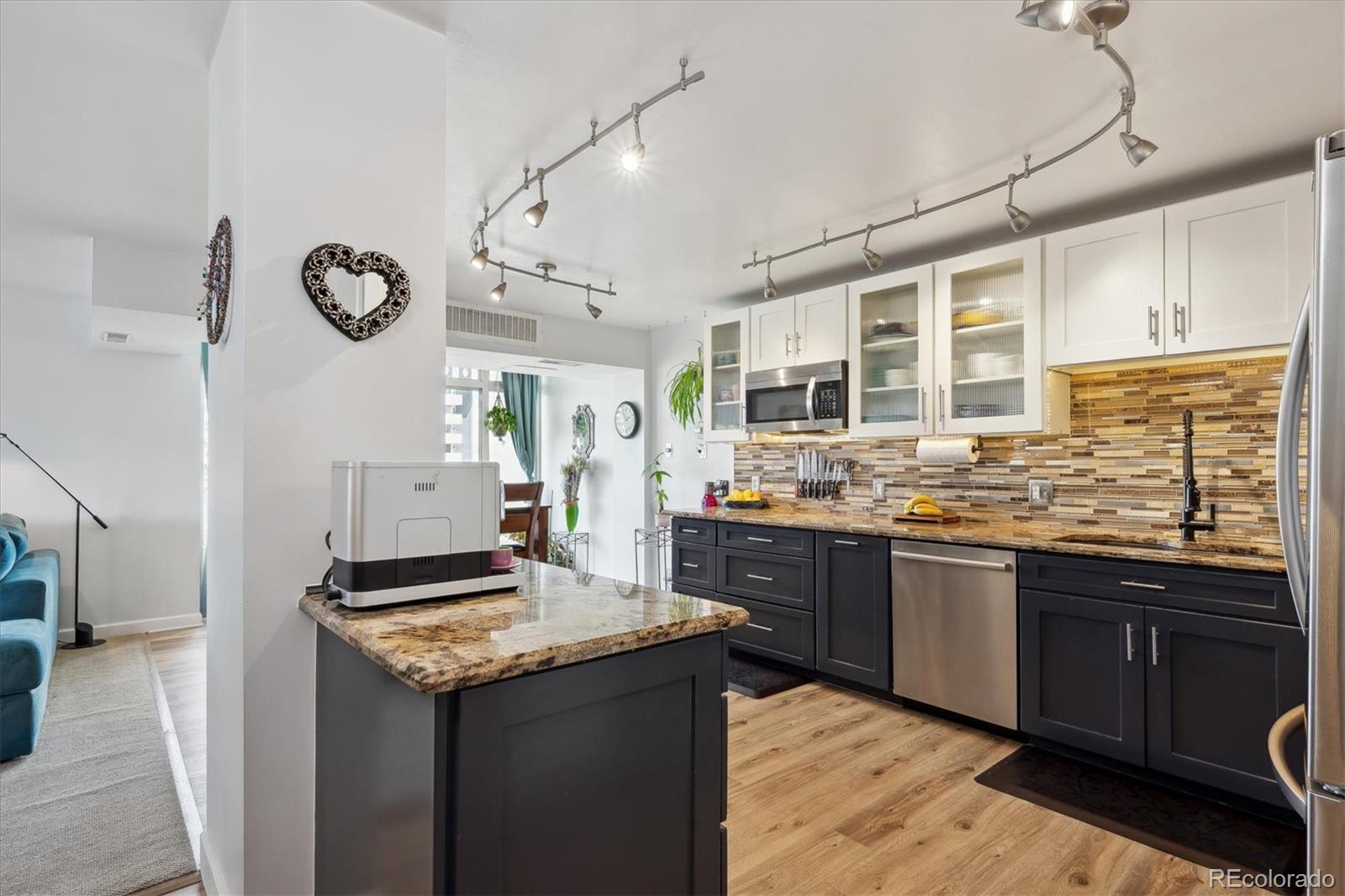 1223 Race Street 605