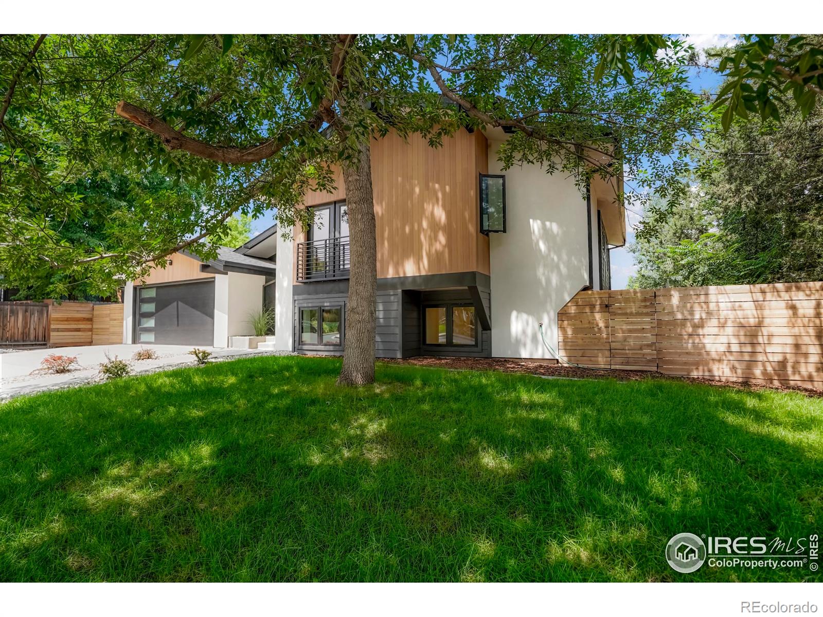 1743 Hawthorn Place