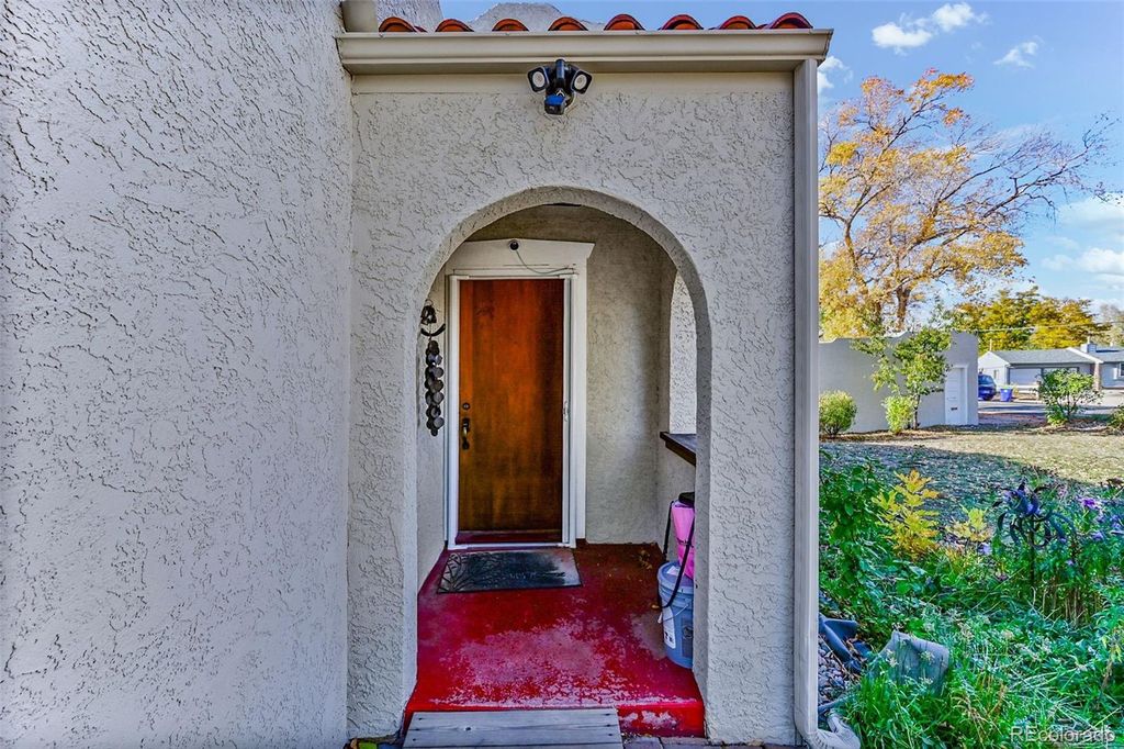 Photo of 2002 W Ridge Road, Littleton, CO 80120 (MLS # 9810344)