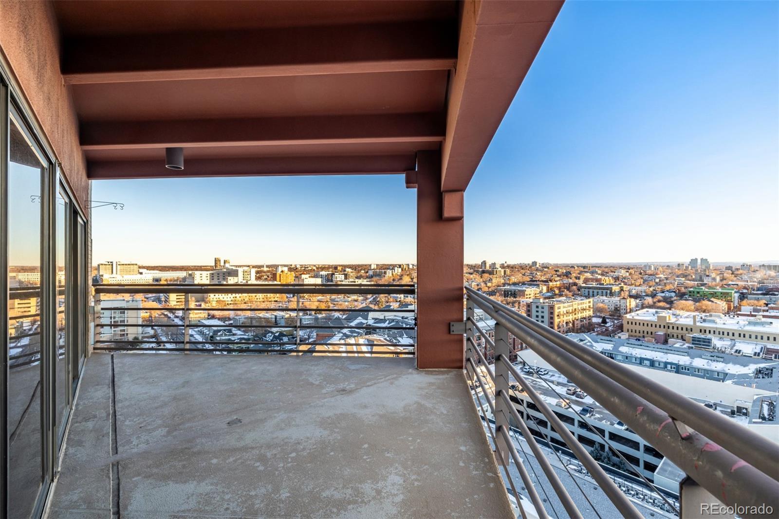100 Park Avenue W 1606
