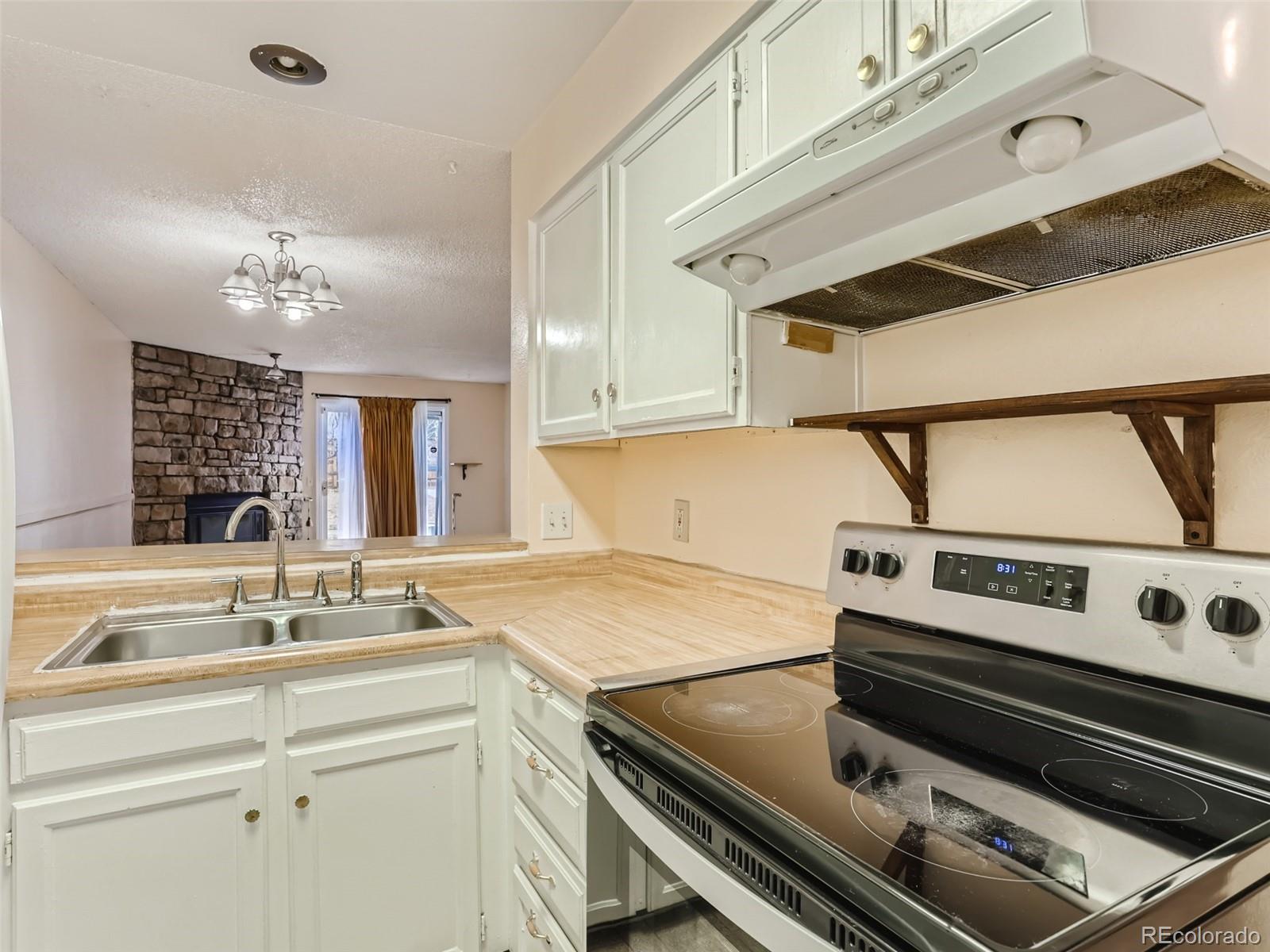 Photo 9 of 28 of 2283 S Jasper Way B multi-family property
