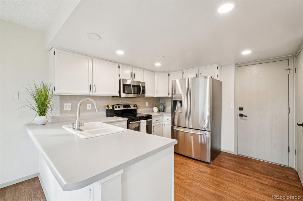 Photo of 9700 W Chenango Avenue, Littleton, CO 80123 (MLS # 5505514)