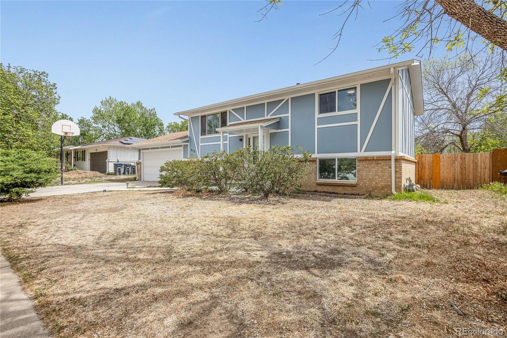 Photo of 812 S Bermont Avenue, Lafayette, CO 80026 (MLS # 5263199)
