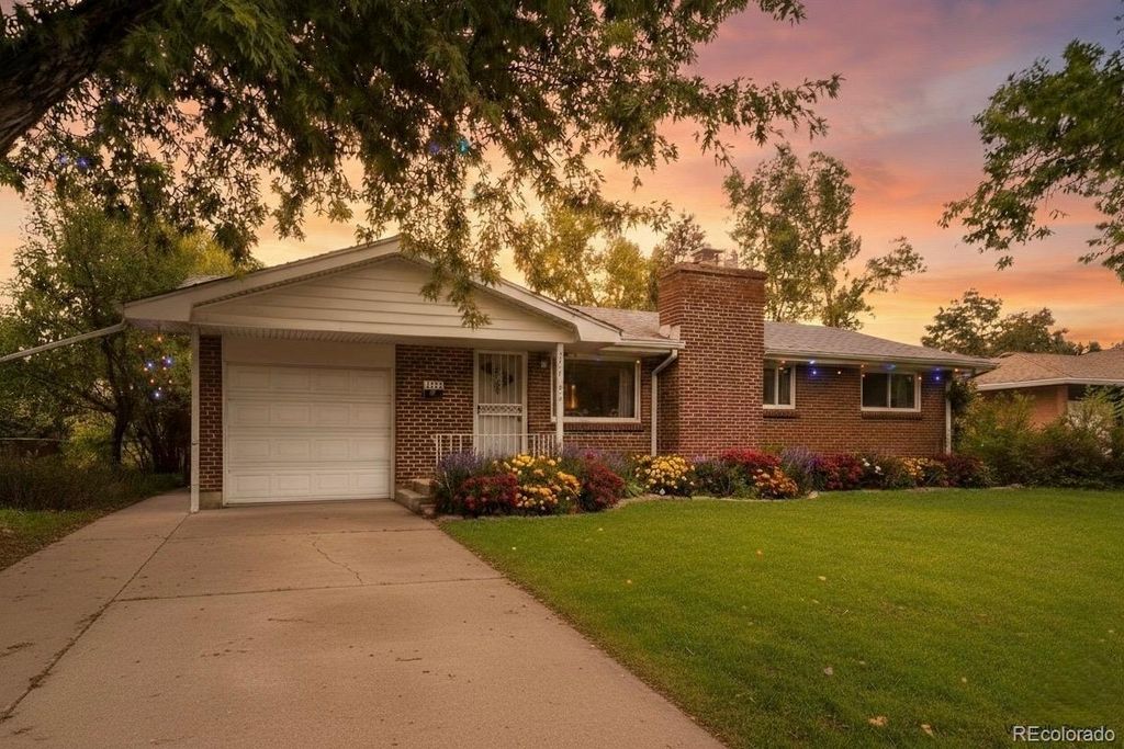 Photo of 3471 W Patterson Place, Littleton, CO 80123 (MLS # 4411297)