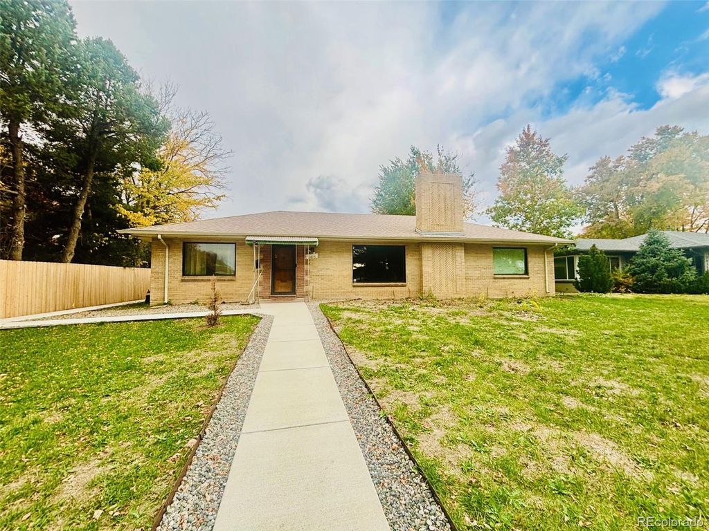 Photo of 2015 Monaco Parkway, Denver, CO 80207 (MLS # 1873192)