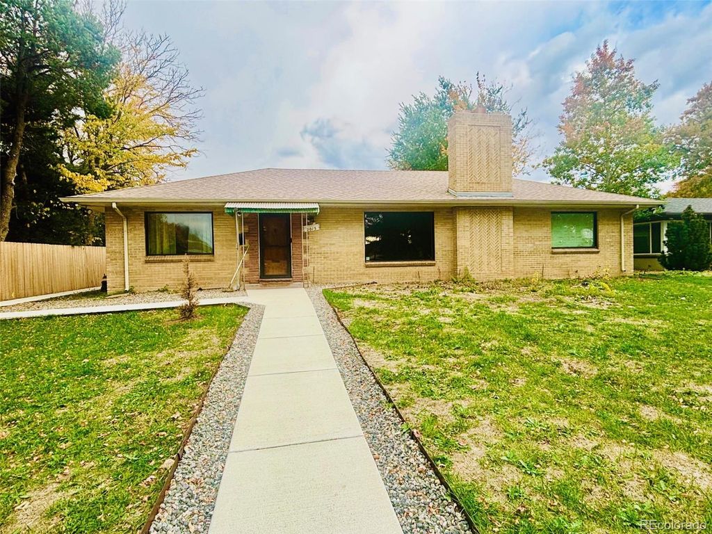 Photo of 2015 Monaco Parkway, Denver, CO 80207 (MLS # 1873192)