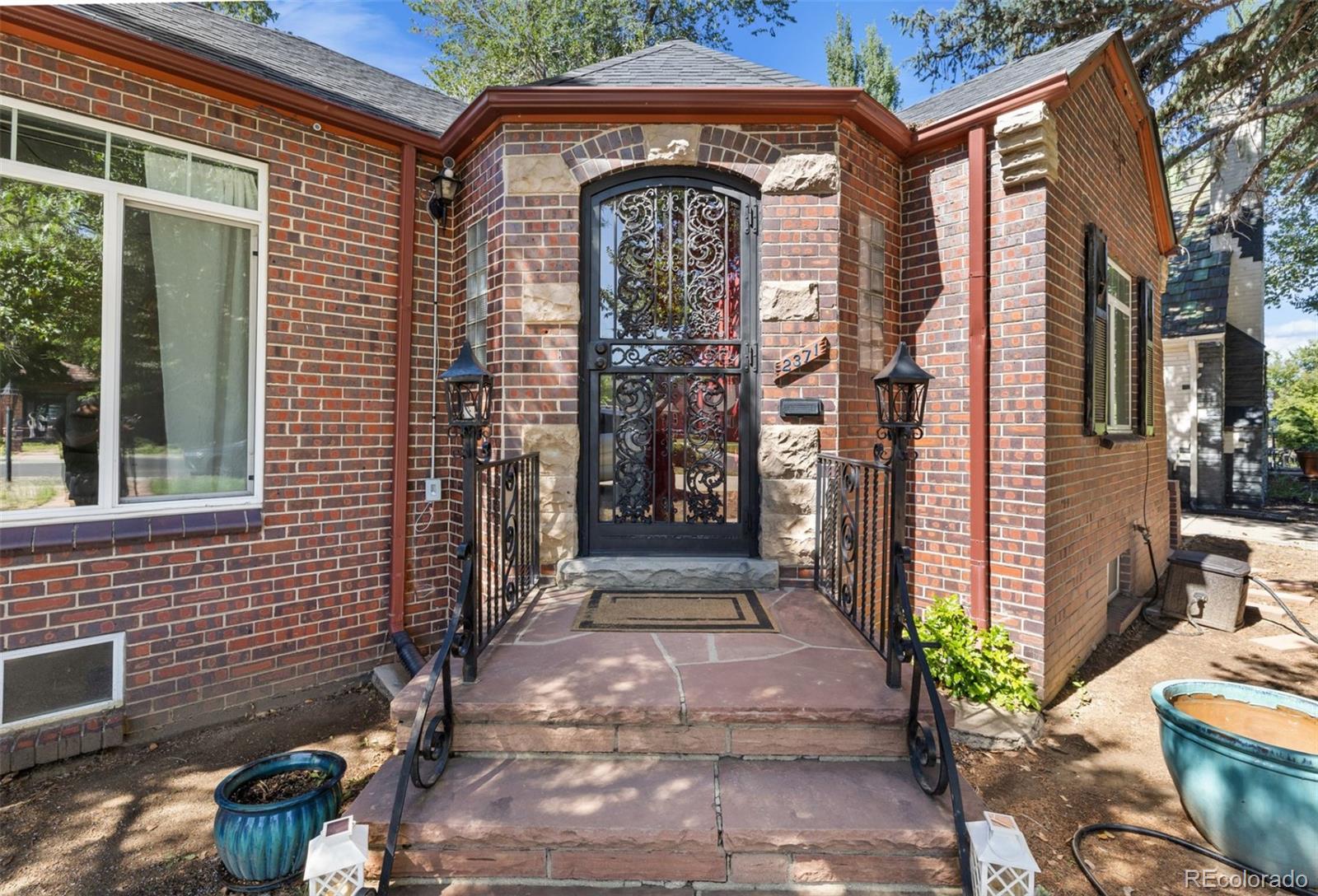 2371 Locust Street