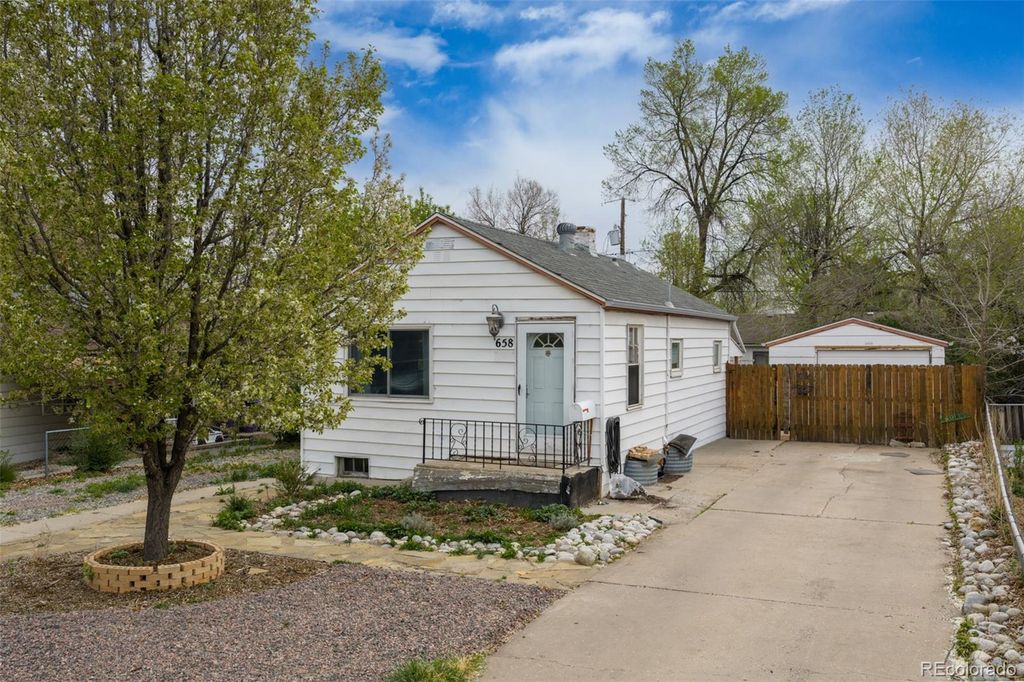 Photo of 658 S Newton Street, Denver, CO 80219 (MLS # 2356059)