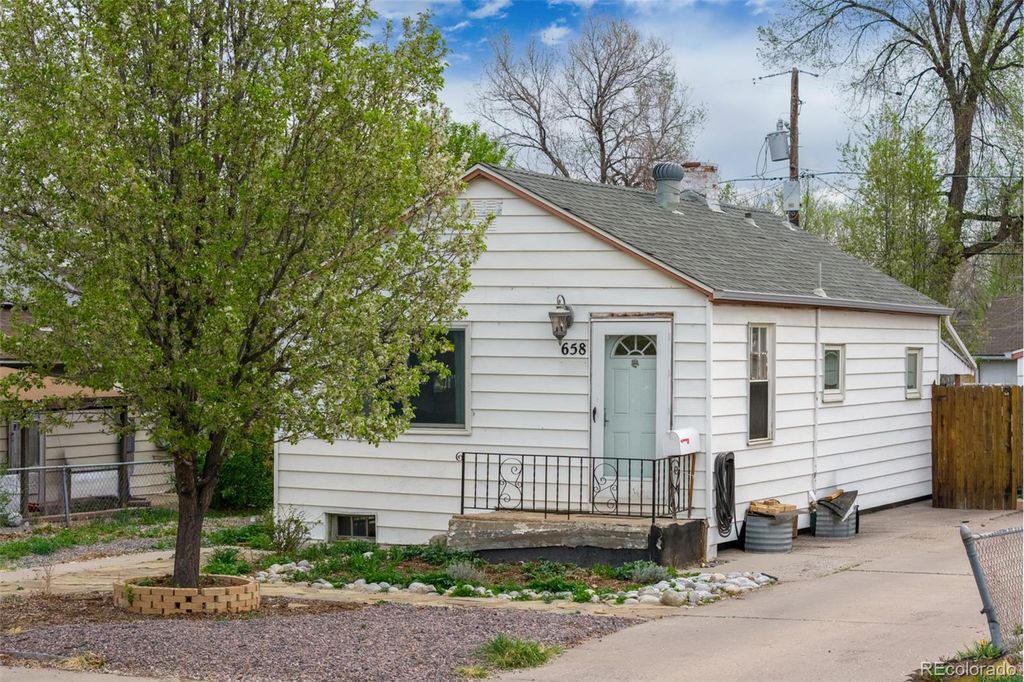 Photo of 658 S Newton Street, Denver, CO 80219 (MLS # 2356059)