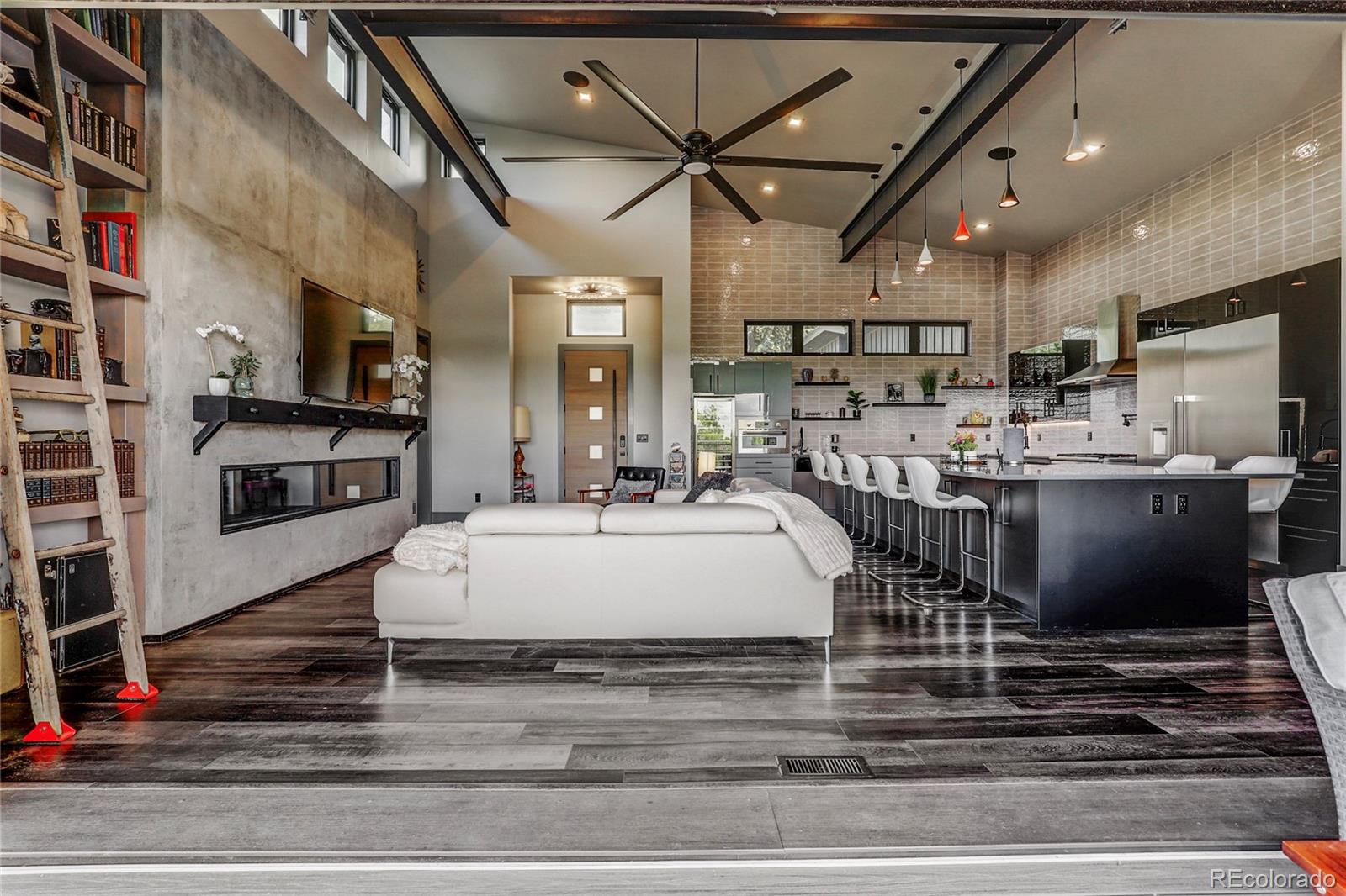 10106 W 69th Place