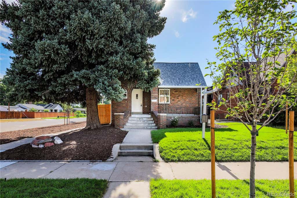 Photo of 2590 Grape Street, Denver, CO 80207 (MLS # 7780839)